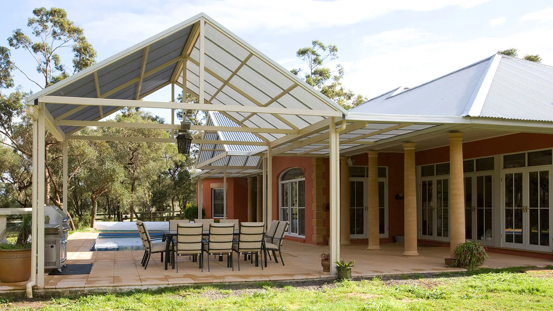 Gable and skillion hybrid roof design with alfresco area Gable and skillion hybrid roof design with alfresco area